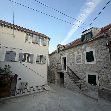 La Casa Di Varos Old Town *
