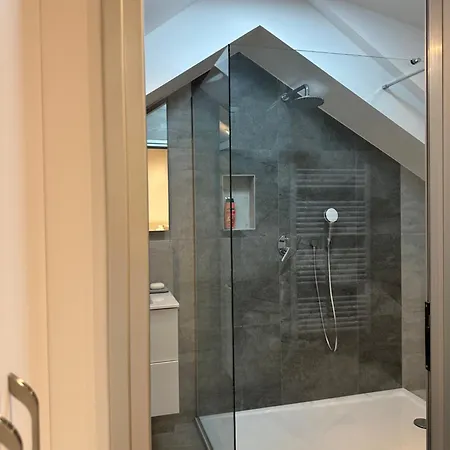 La Casa Di Varos & Free Parking Available P&r