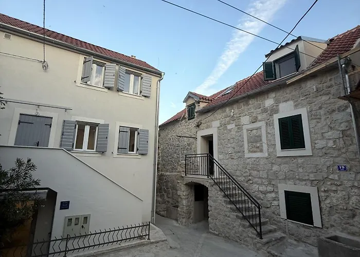 La Casa Di Varos Old Town Apartments *